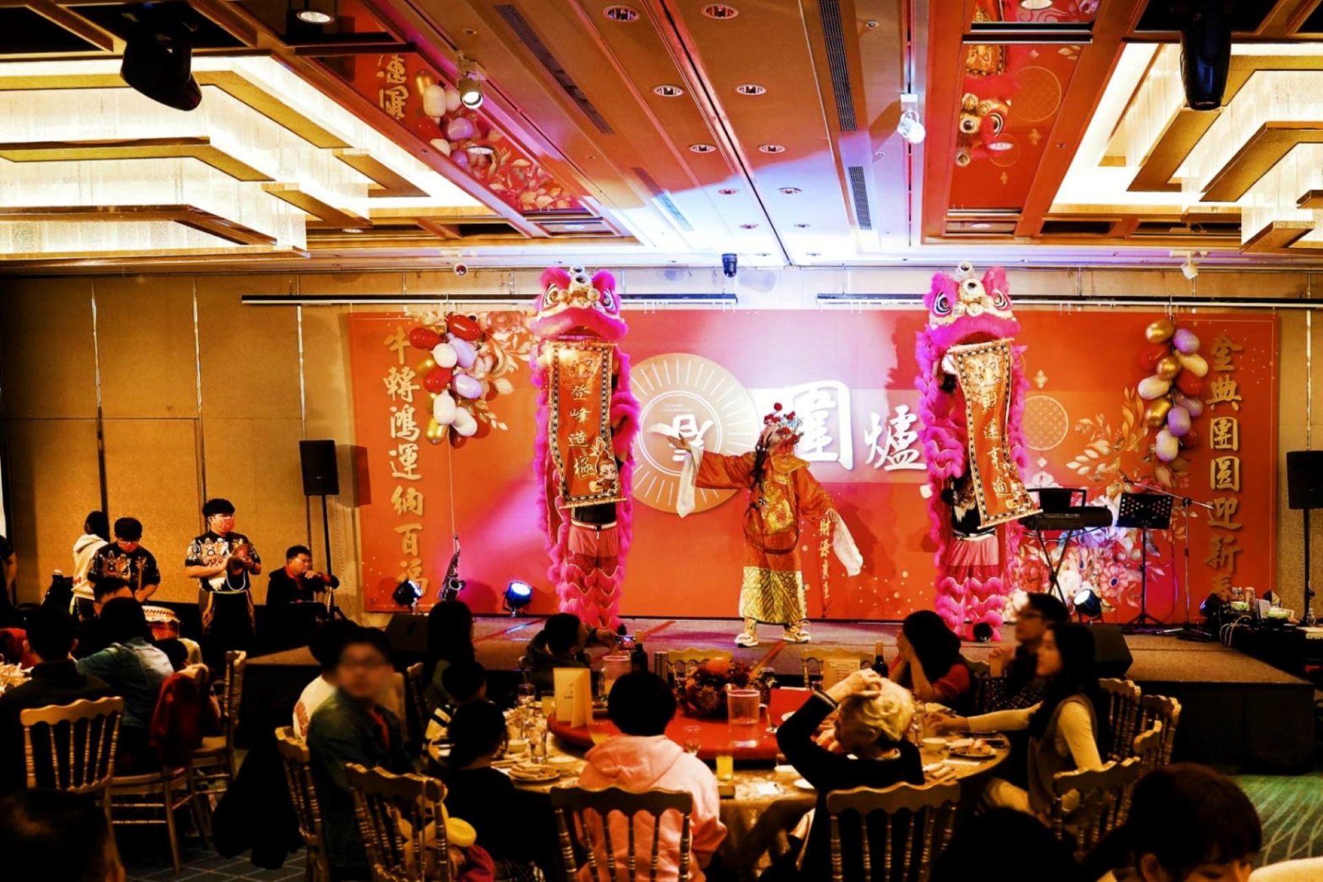 台中金典酒店除夕團聚的熱門選擇，現場舞獅表演炒熱年節氣氛。官方提供